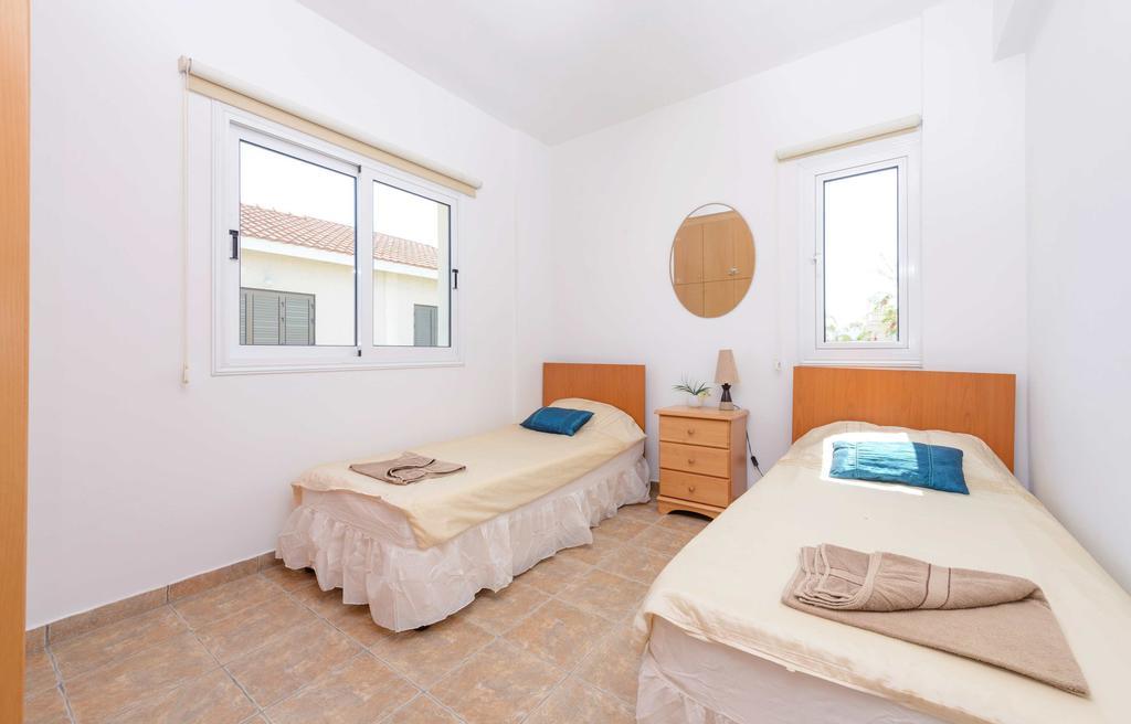 Villa Meredith Paralimni Zimmer foto